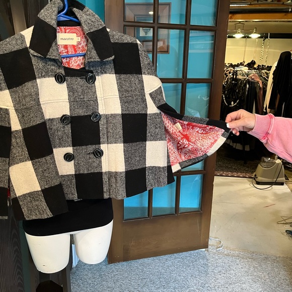 Cape jacket - Picture 2 of 4